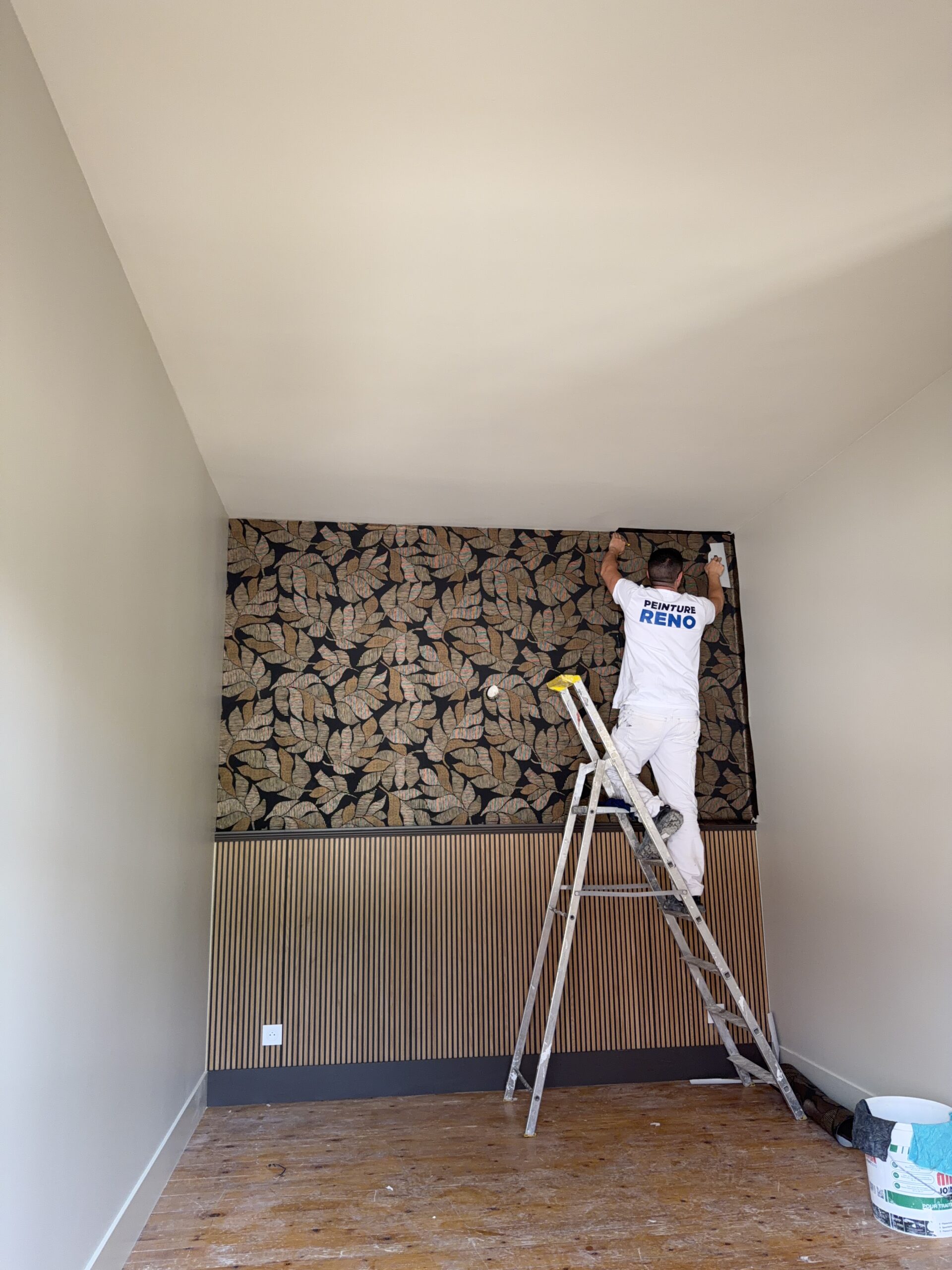 Travaux de rénovation peinture dans une maison par Peinture Reno