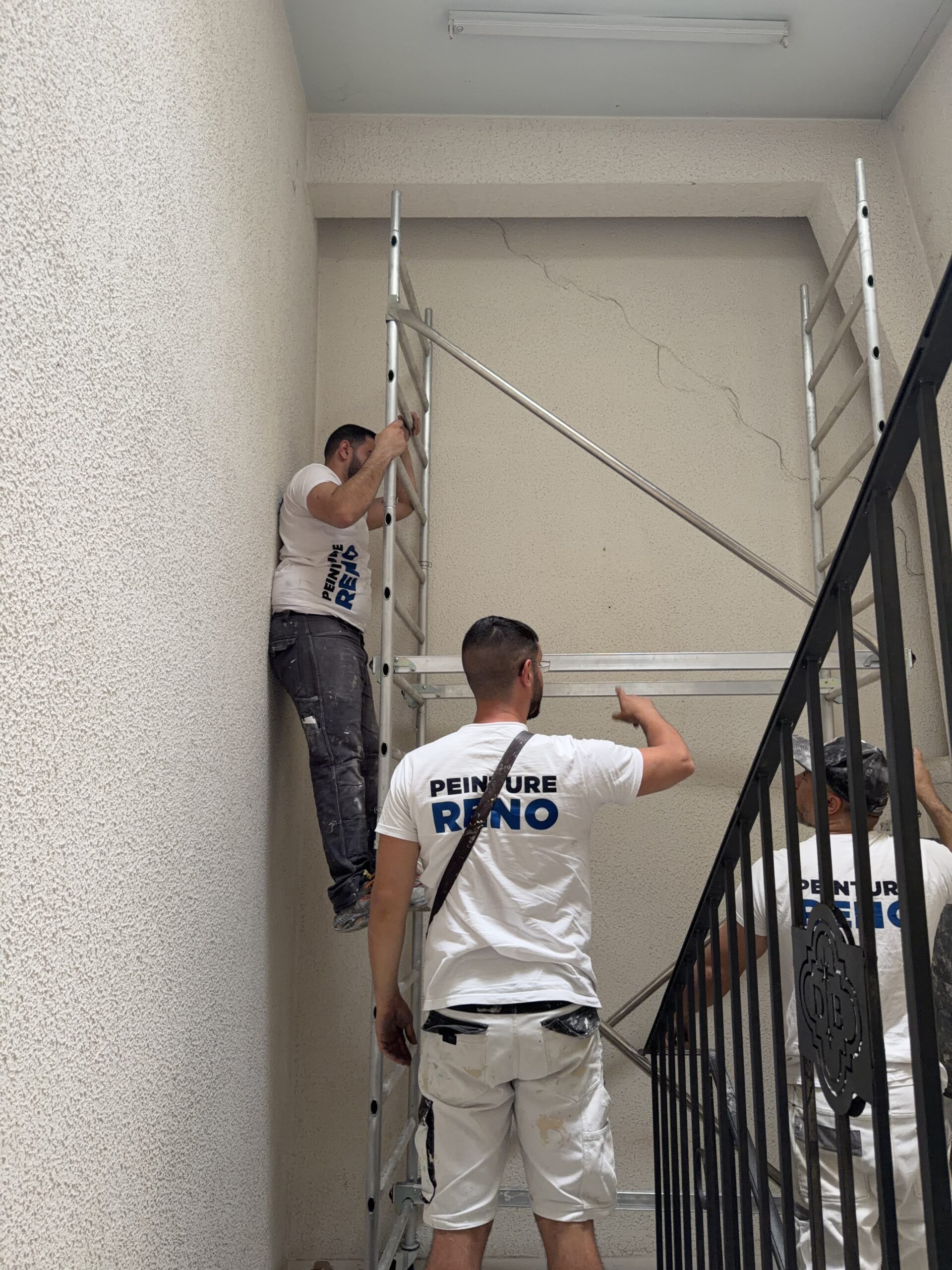 Équipe Peinture Reno sur un chantier important en déplacement